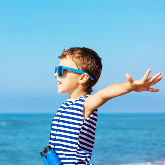 Bambino in spiaggia