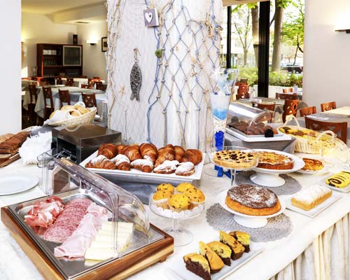 Le petit déjeuner buffet