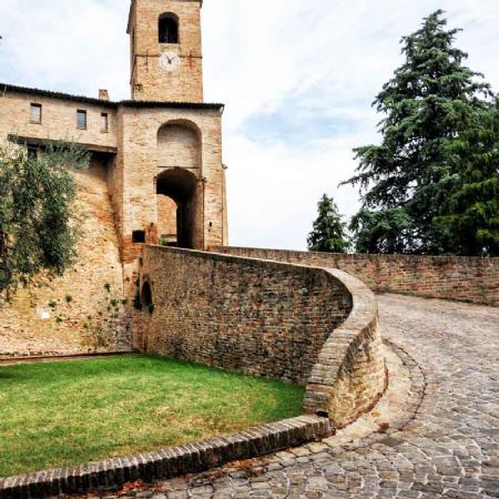 Montegridolfo, un borgo fermo nel tempo